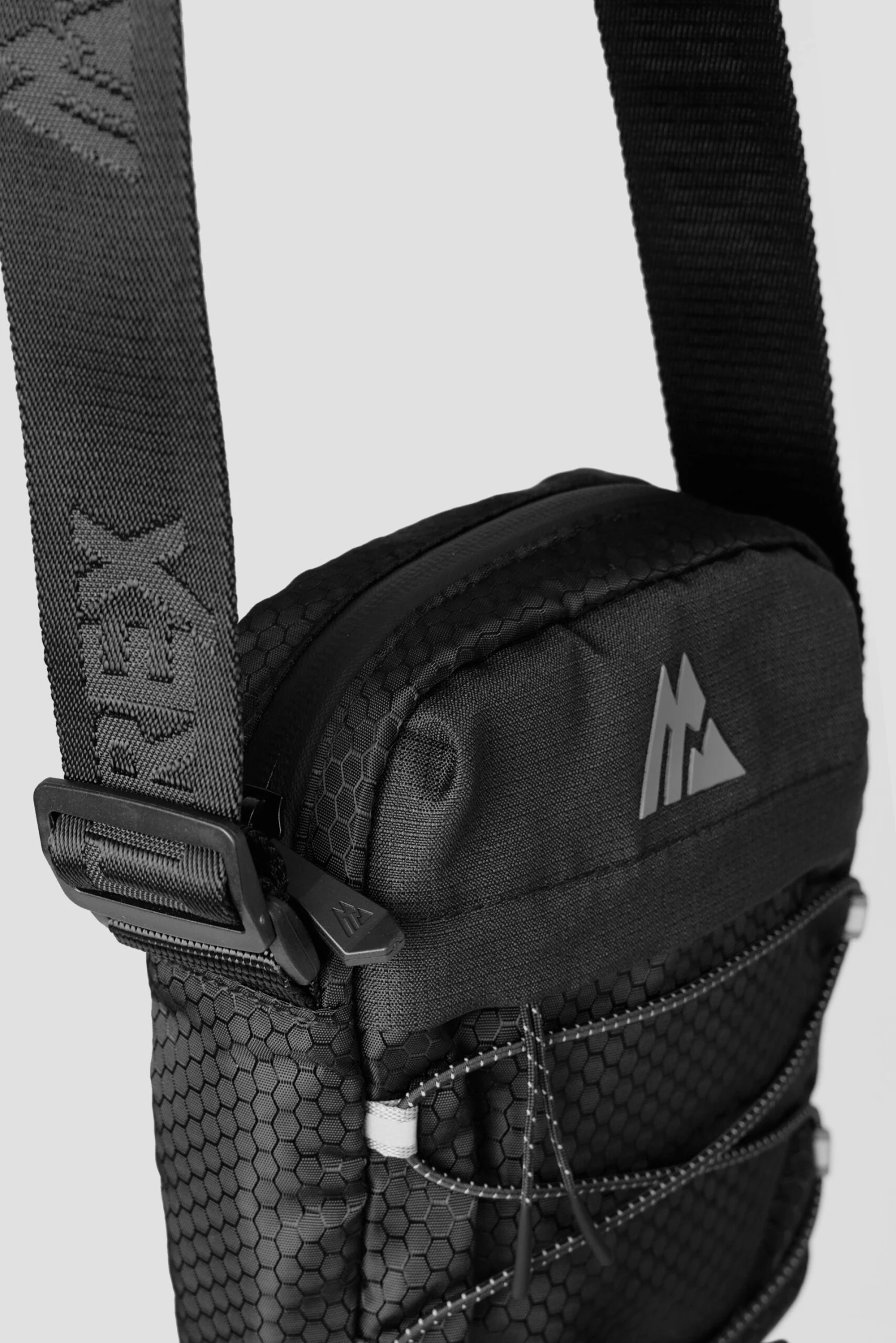 MTX 2.0 Crossbody Bag - Black/Cement Grey 4 MTX 2.0 Crossbody Bag - Black/Cement Grey - Image 4