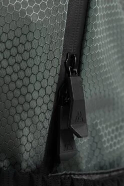 MTX Trail 2.0 32L Backpack - Black/Cement Grey/Electric Lime -Montirex Sale Store MTX TRAIL 2.0 32L BACKPACK BLACK CEMENT GREY ELECTRIC LIME zip detail